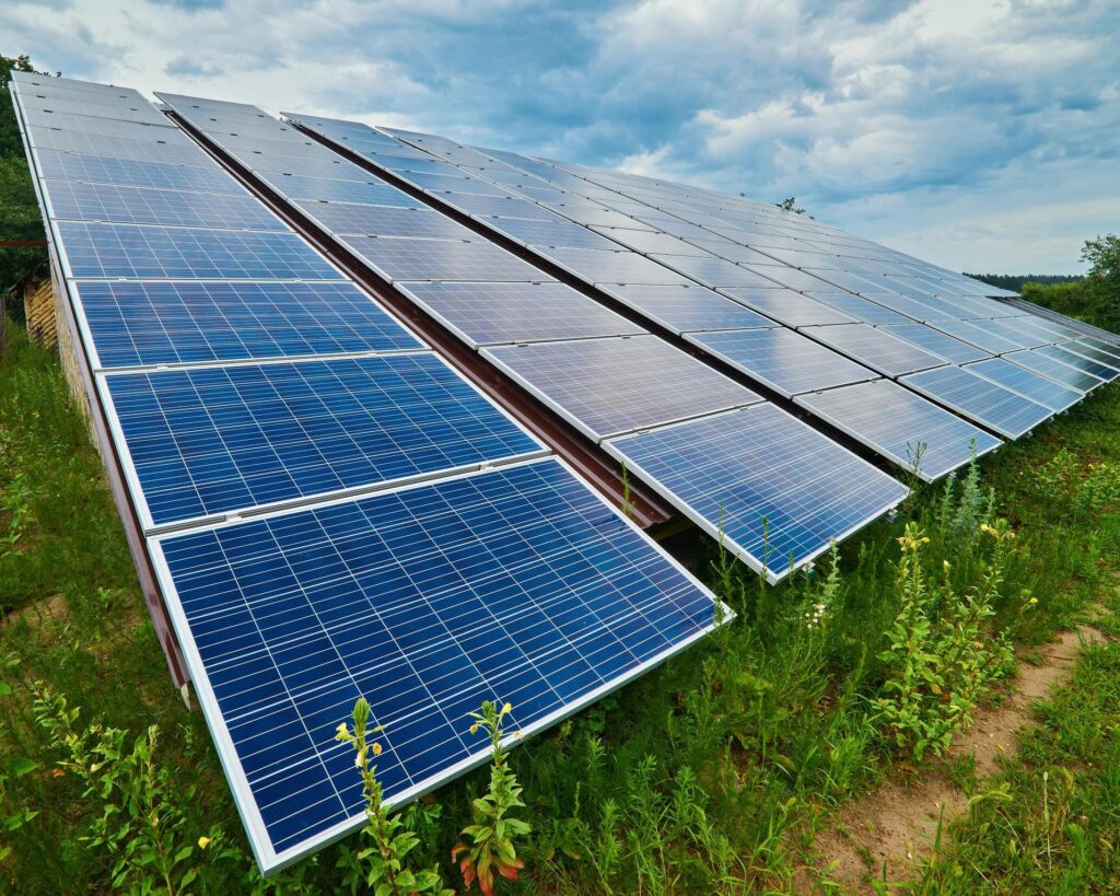 Consumul mondial de electricitate a crescut cu 3%. Energia solară domină oferta globală