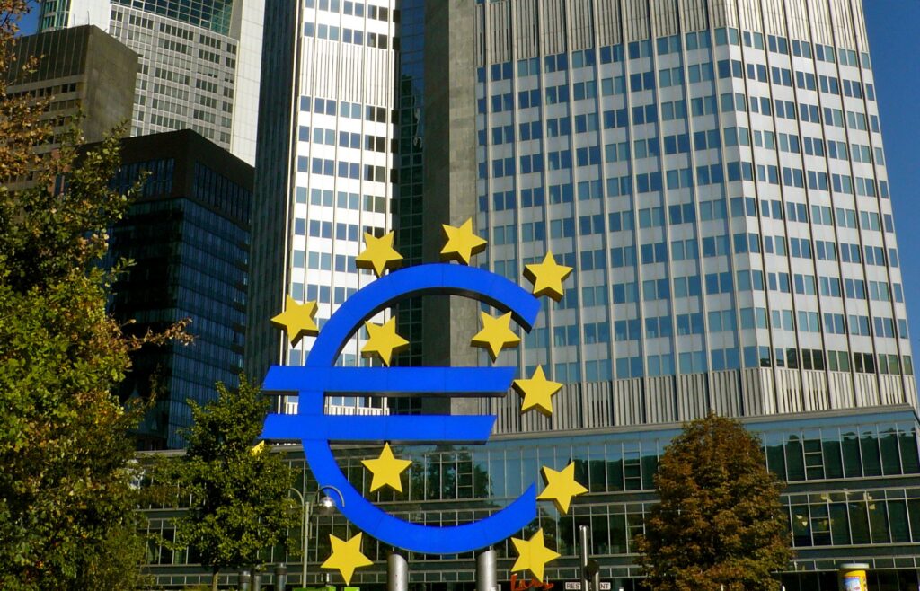 Băncile centrale ezită în privința majorării dobânzilor. Decidenții caută noi metode de estimare a așteptărilor inflaționiste