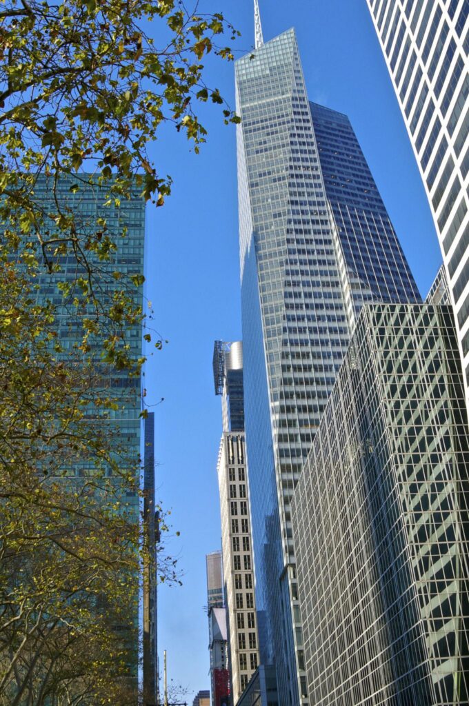 România se finanțează extern prin marile bănci americane. Bank of America este principalul partener