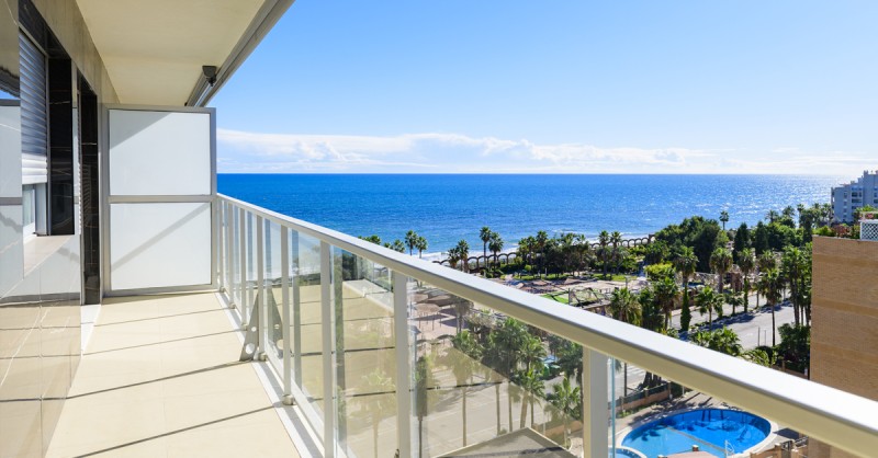 Românii investesc tot mai mult în locuințe din străinătate. Vânzările locale au scăzut 21%