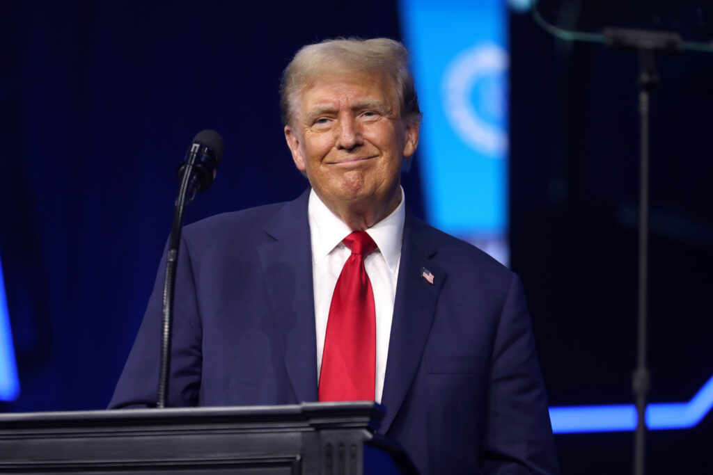 Președintele Donald Trump anunță tarife de 100% pentru anumite medicamente brevetate. Anumiți parteneri comerciali sunt scutiți