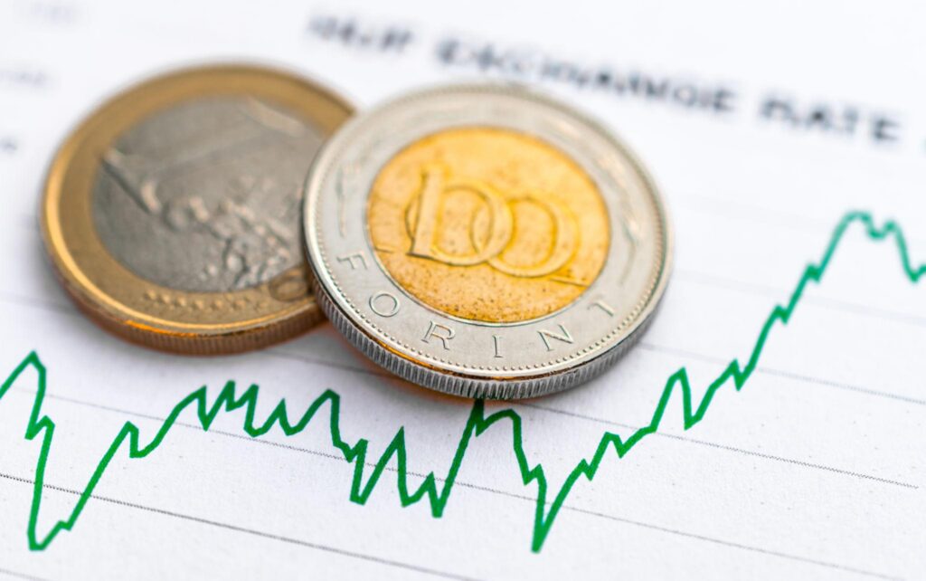 Ungaria se împrumută mai ieftin decât România. Forintul crește după victoria lui Peter Magyar