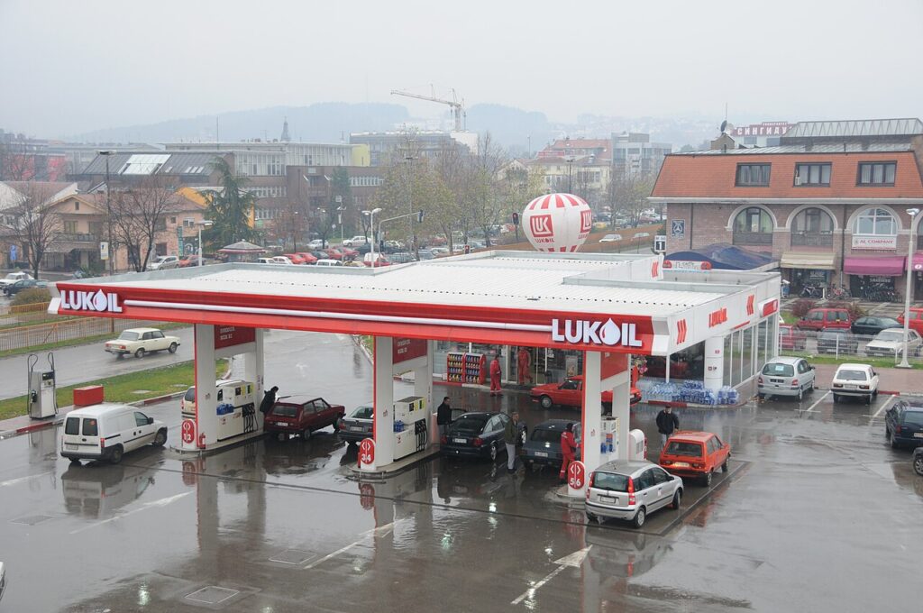 SUA amână termenul pentru vânzarea benzinăriilor Lukoil din afara Rusiei. Compania are acum timp până pe 29 octombrie