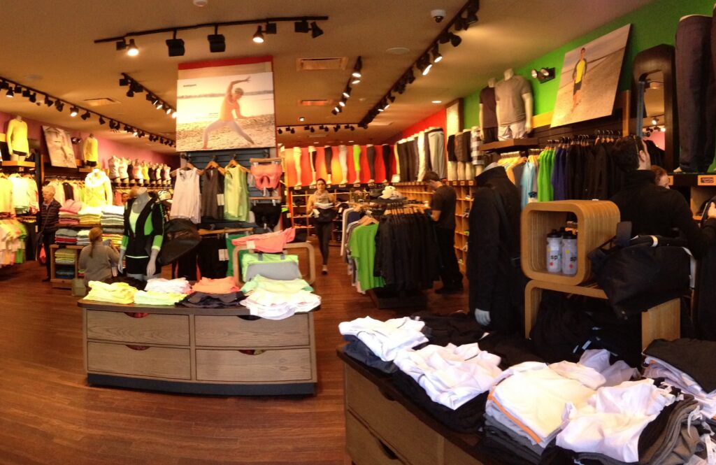 Lanț de magazine celebru intră pe piața din România. Noul magazin Lululemon va fi deschis în București