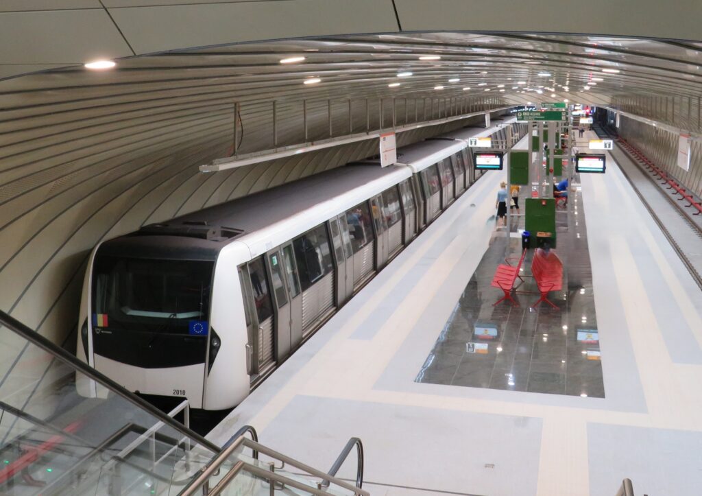 Se amână cu 2 luni scumpirea biletelor de metrou. Ministrul Miruță cere tăieri de 10% ale costurilor