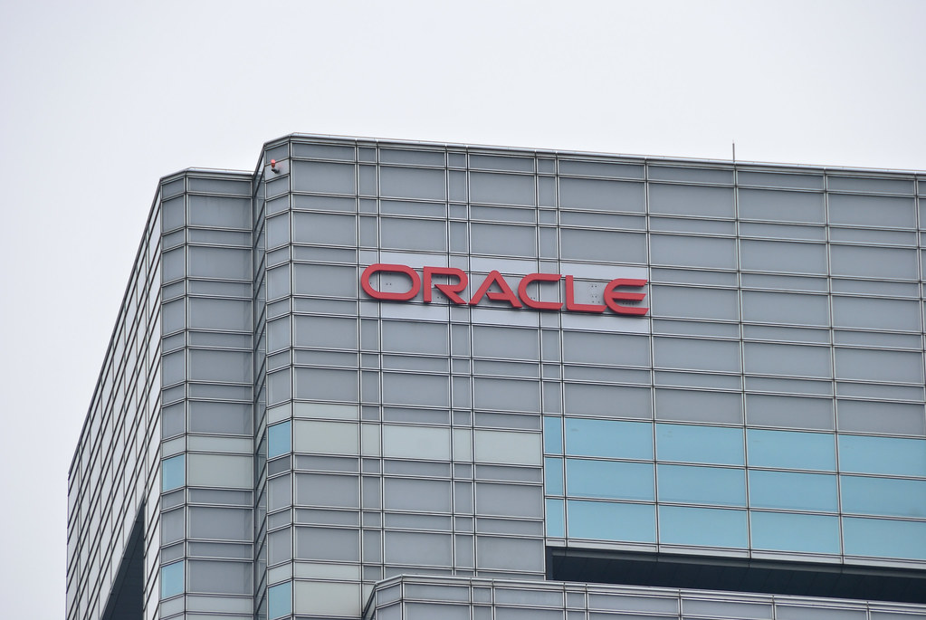 Oracle demarează un rând de concedieri masiv. Compania crește investițiile în AI