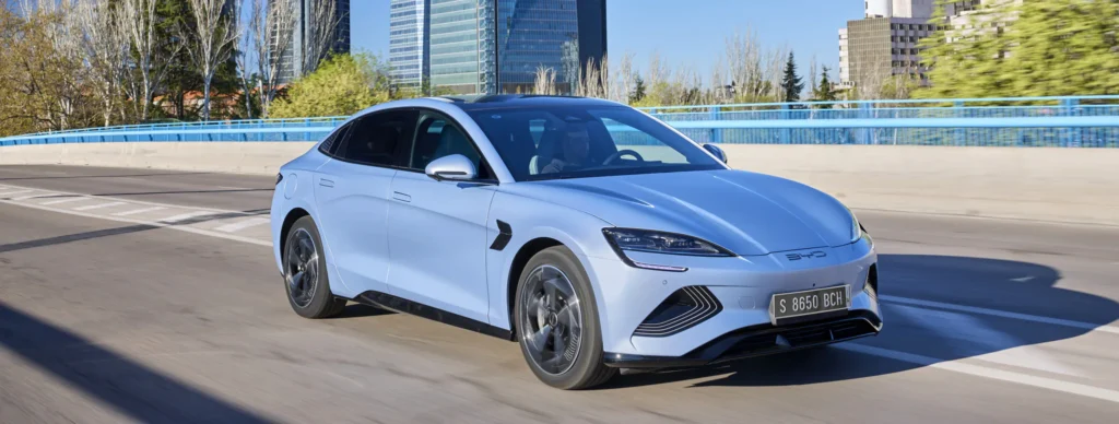 BYD își propune să exporte 1,5 milioane de mașini în 2026, deși profitul a scăzut