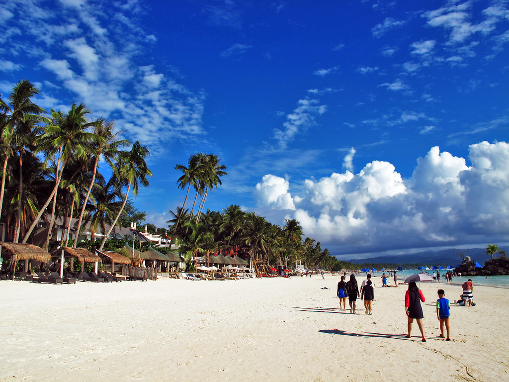 Decontarea voucherelor de vacanță a scăzut în 2026. Vicepreședintele ANAT: „Avem nevoie de politici publice care sa susțină vacanțele românilor în România”