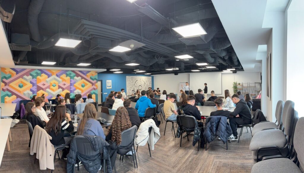 Liceenii vor fi consiliați de cei mai reprezentativi oameni de afaceri din România. Programul Young Entrepreneur Generation este susținut de RBL