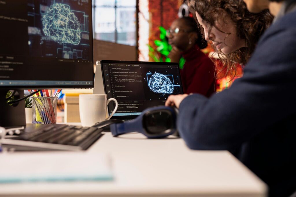 Startup-ul românesc CyberSwarm obține 50 de milioane de dolari. Compania dezvoltă un cip inspirat de creierul uman 