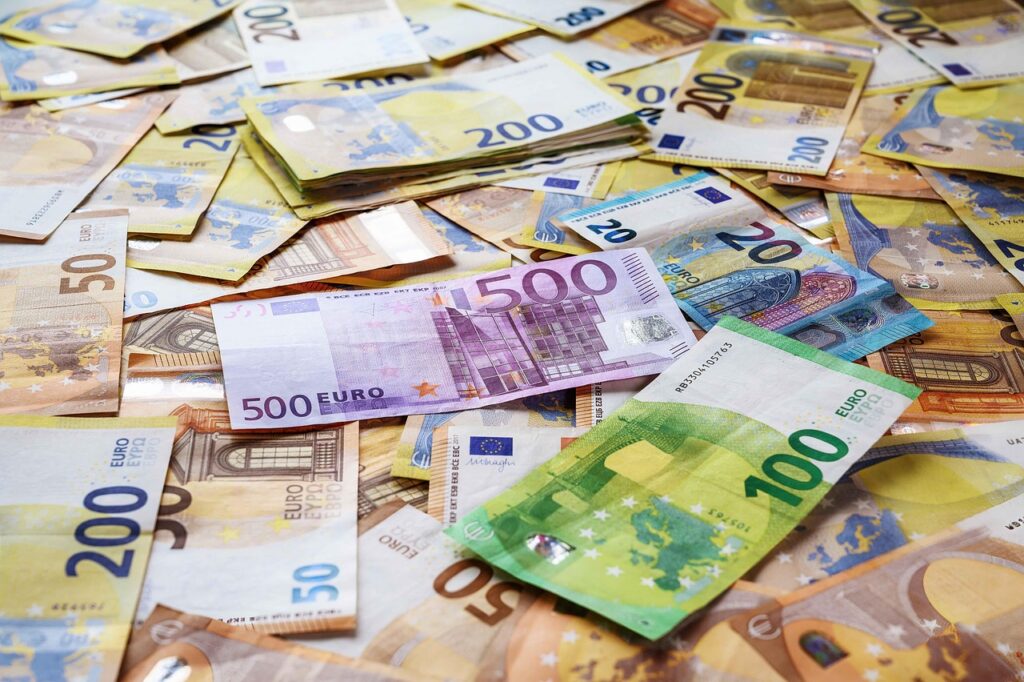Capitalul extern începe să ocolească România. Investițiile străine directe au scăzut cu peste 30% în primul trimestru