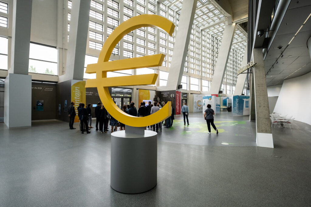 BCE ar putea majora dobânzile în iunie. Inflația revine ca risc pentru zona euro
