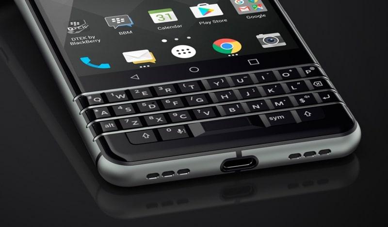 Telefoanele cu tastatură devin din nou populare. Nostalgia BlackBerry creează un nou trend tech