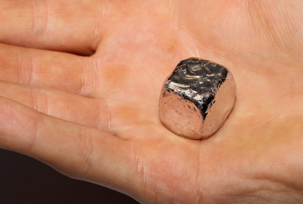 Nu aurul este cel mai scump metal din lume. Materialul rar care a depășit 20.000 de euro pe uncie, esențial pentru industria auto