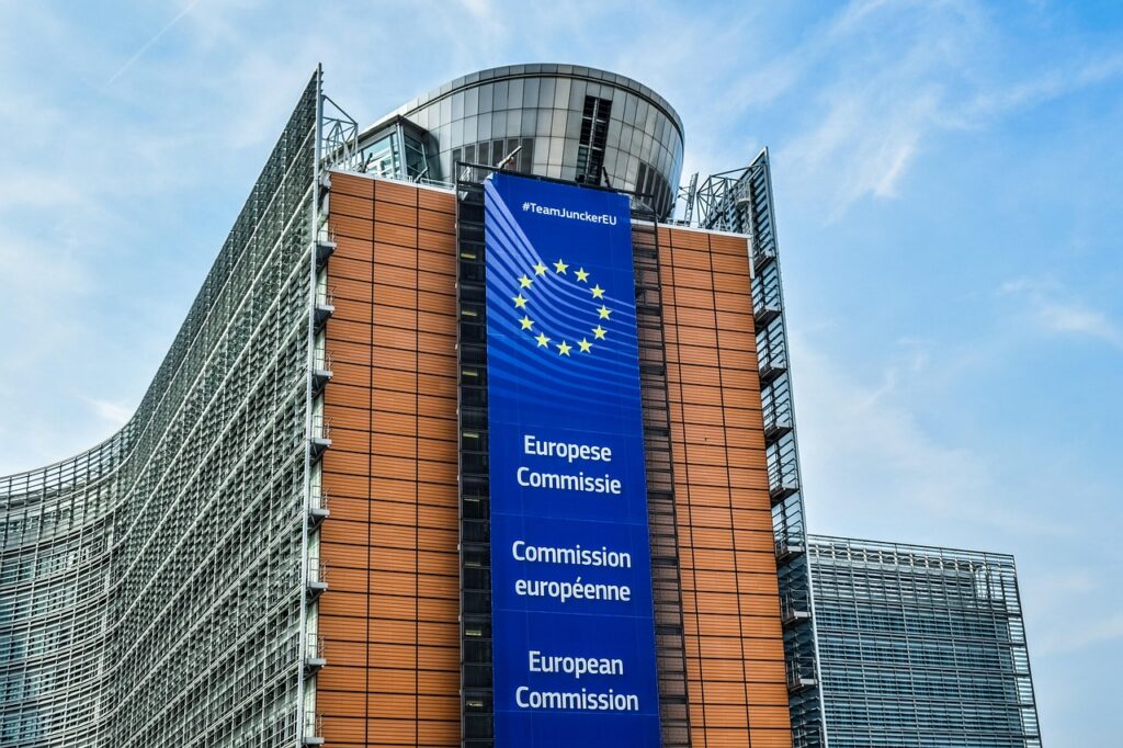 Comisia Europeană a semnat acordul de împrumut SAFE cu România. Vom primi 16,68 miliarde euro pentru apărare și infrastructură strategică
