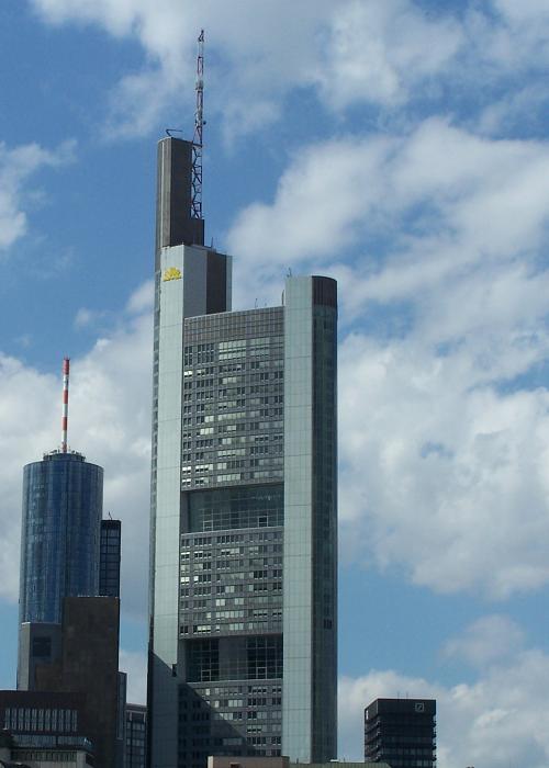 Commerzbank concediază 3.000 de angajați. Disputa cu UniCredit se intensifică în sectorul bancar 