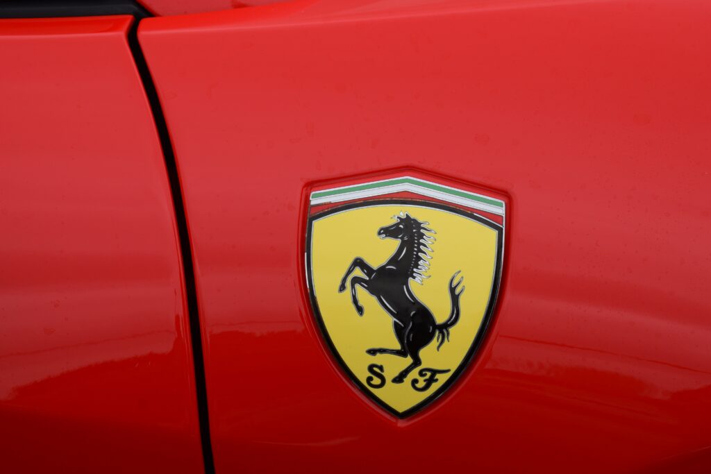 Acțiunile Ferrari au scăzut după anunțul primului model electric. Noul Luce pune la încercare imaginea clasică a brandului