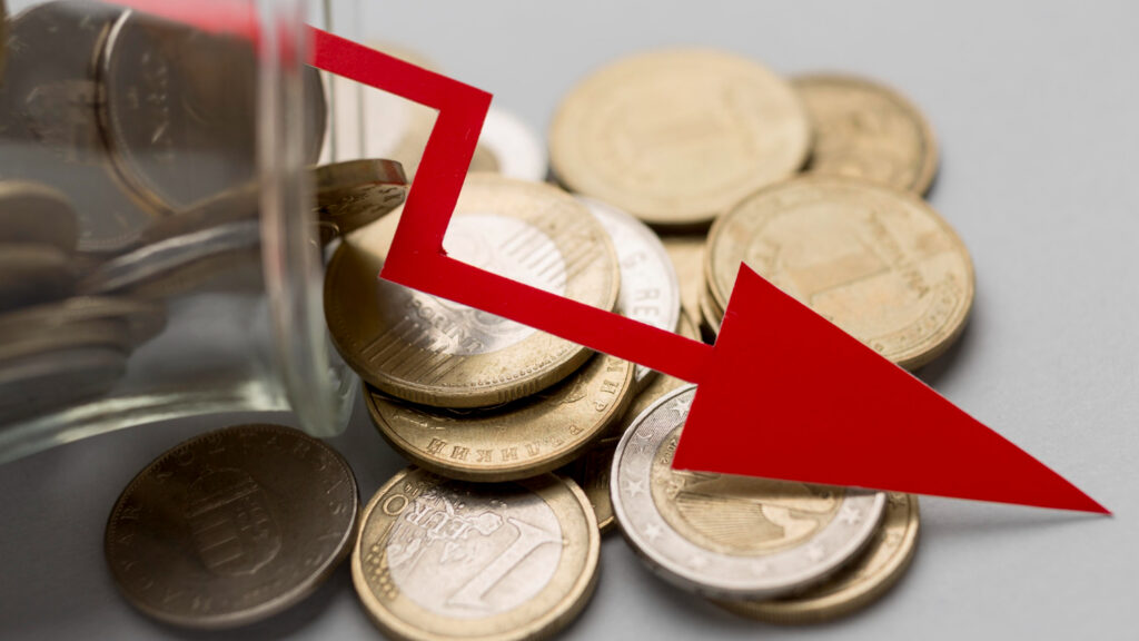 Mecanismul inflației, explicat de guvernatorul BNR. Cursul valutar urcă rapid prețurile, dar acestea scad greu după aprecierea leului