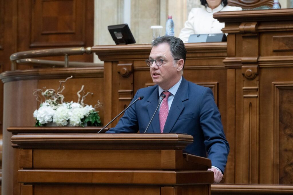 PSD acuză 200 mil. euro pierduți din gestionarea dosarului AMEPIP. Premierul este plasat în centrul disputei despre Cererea 3 din PNRR