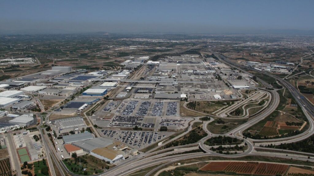 Ford ar putea împărți uzina din Valencia cu Geely. Chinezii vor să producă mașini în Europa