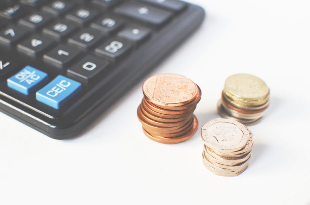 Salariul mediu net scade sub 5.900 lei. Cum s-a diminuat puterea de cumpărare a românilor