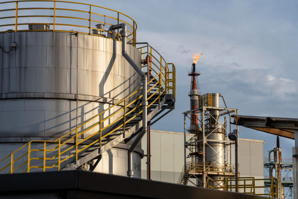 Guvernul prelungește obligația operatorilor de a menține stocurile petroliere. Rezervele de stat rămân deocamdată doar pe hârtie