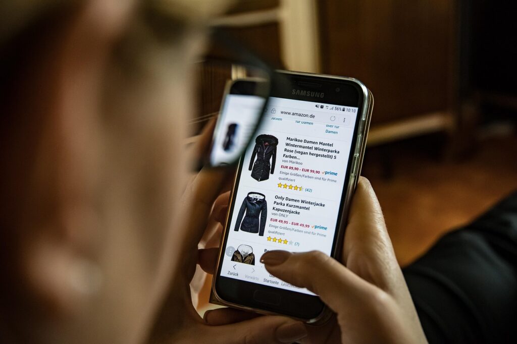 Comenzile de pe Shein, Temu și AliExpress, mai scumpe din vară. Taxă de 3 euro pentru coletele din Asia, de la 1 iulie