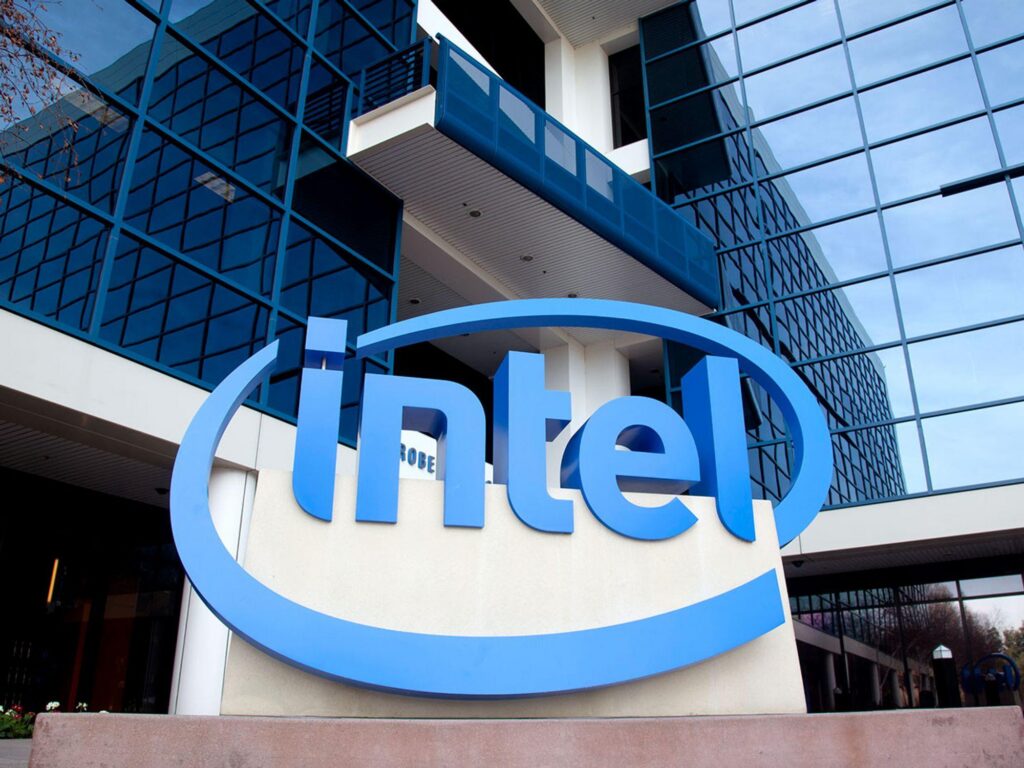 Intel va colabora cu Apple pentru cipuri fabricate în SUA. Acțiunile companiei au crescut cu 7% după anunțul lui Donald Trump