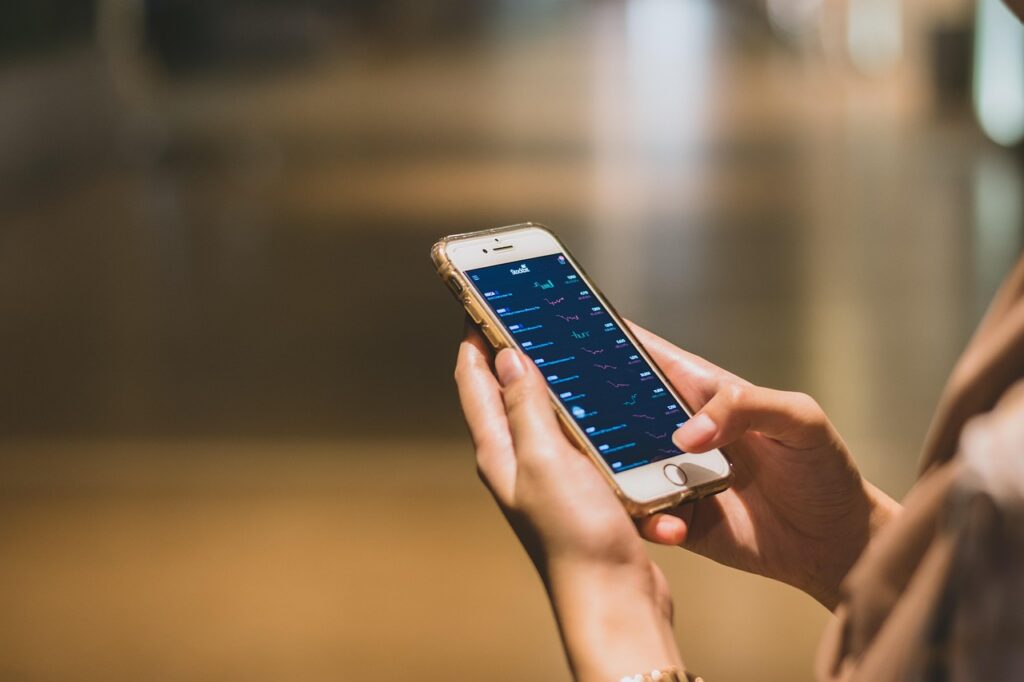 Userii de iPhone cheltuie cu 24% mai mult pe fashion. Și alte cinci lucruri pe care ni le spun datele