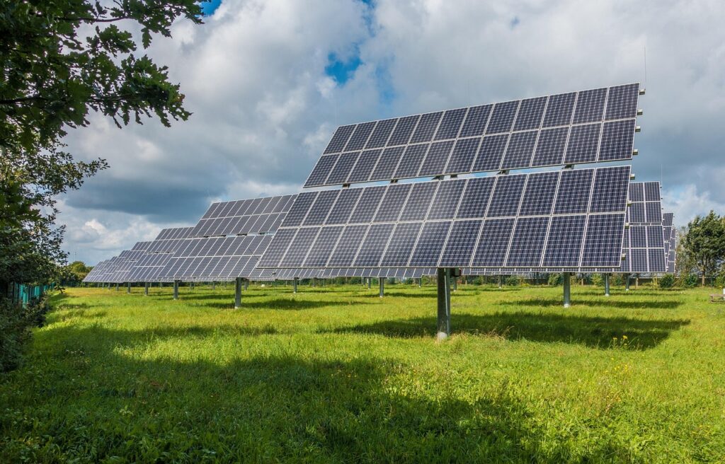 Parcul fotovoltaic Titu a fost inaugurat oficial de compania austriacă Enery. Are o capacitate de 54 MW 