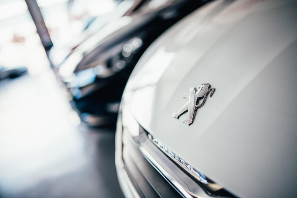 Povestea Peugeot: Cum s-a tranformat o afacere de familie cu fierăstraie și râșnițe într-un gigant al industriei auto mondiale