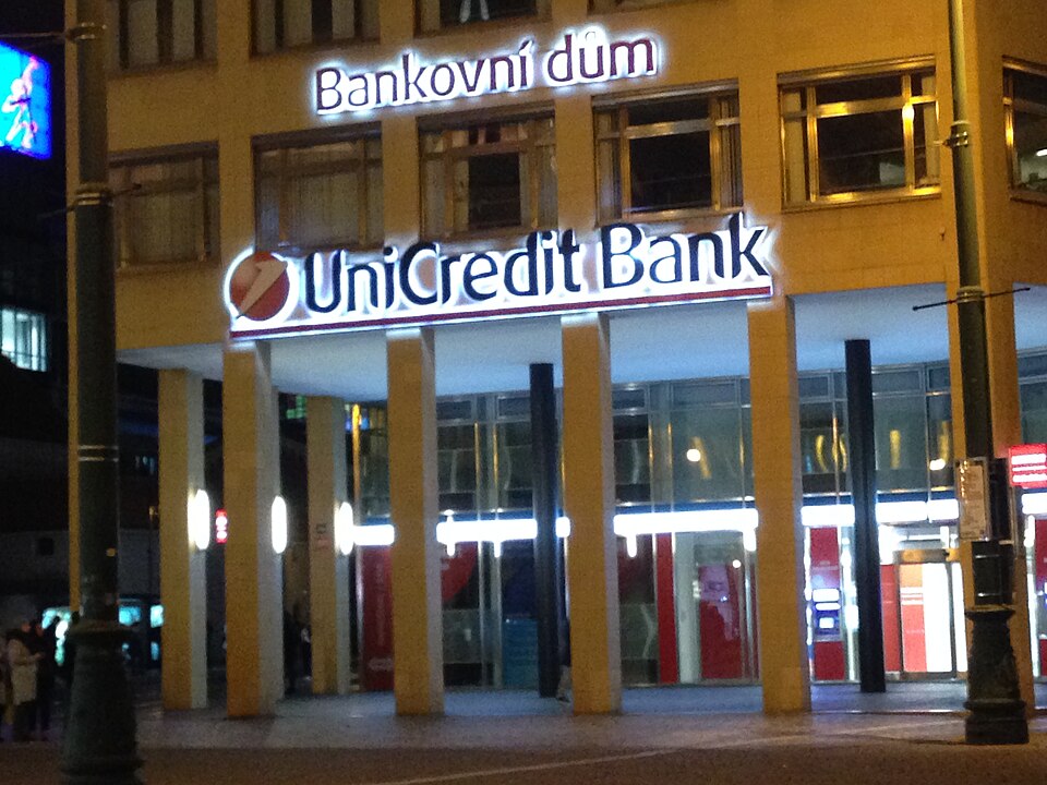 UniCredit și-a atins obiectivul în oferta pentru Commerzbank. Participația băncii italiene a ajuns la 34%