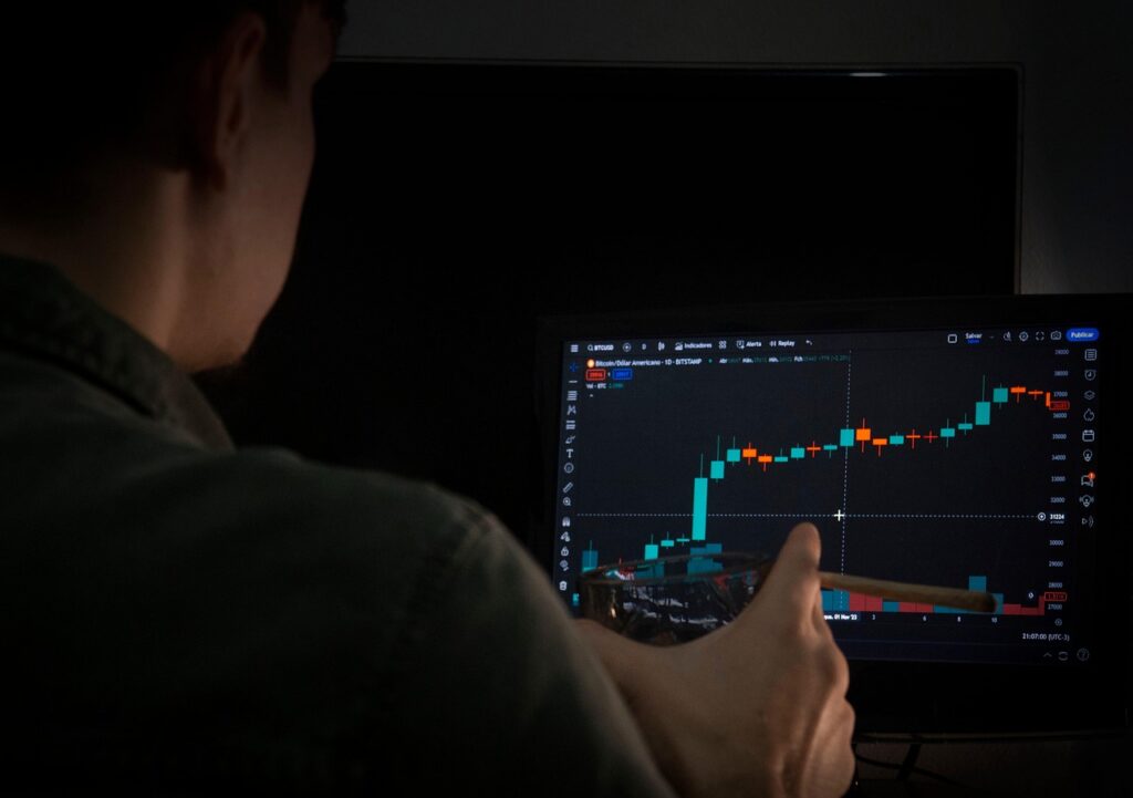 Binance riscă să piardă accesul de a opera în Uniunea Europeană din iulie. Care este motivul