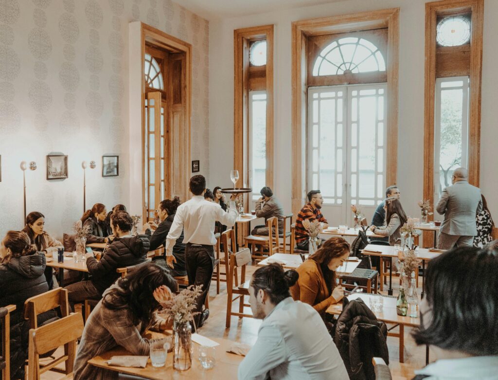 Afacerile din domeniul serviciilor pentru populație au scăzut cu 10,3% în aprilie. Agențiile turistice au fost singurul segment mare pe creștere