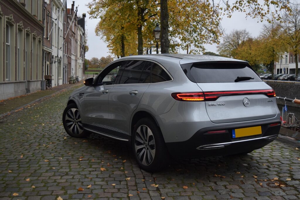 SUV-urile electrice reprezintă 75% dintre mașinile vândute în Europa. Care este impactul climatic al acestor mașini mari