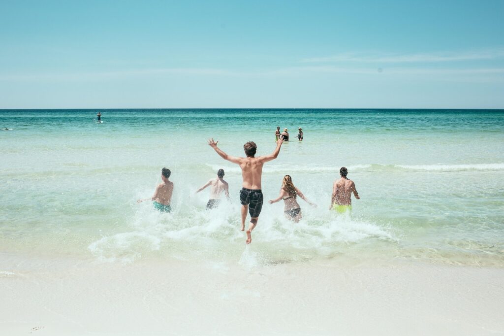 Reguli mai stricte pentru voucherele de vacanță în 2026. Pentru ce pot folosi turiștii cei 800 de lei dați de stat