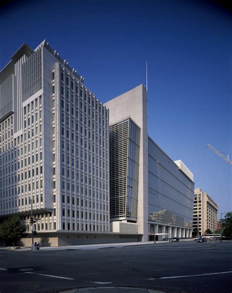 Economia globală încetinește considerabil. Banca Mondială a estimat creștere zero pentru România