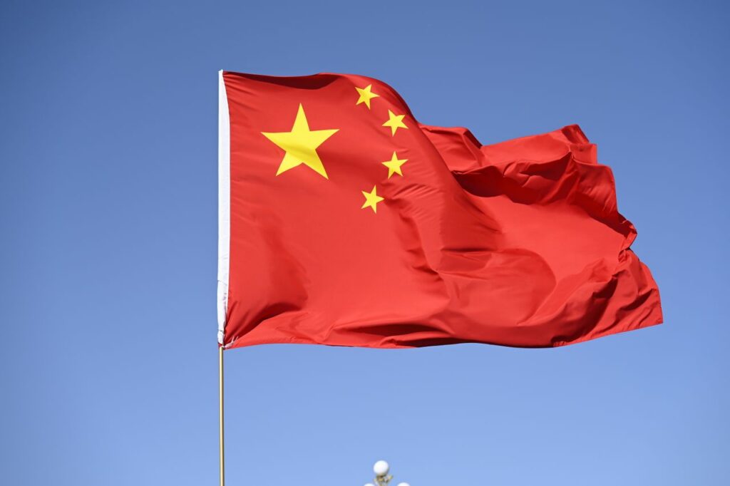 China transformă inteligența artificială într-un instrument de propagandă. Cum pot ajunge mesajele Beijingului chiar și în chatboturile occidentale