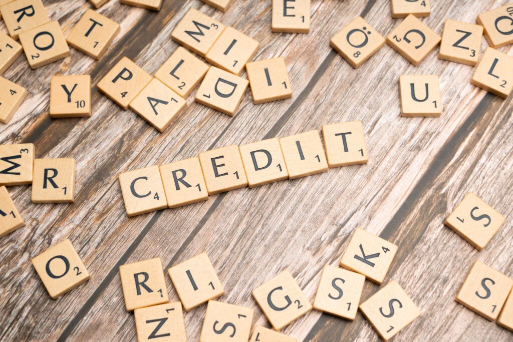 Creditele neperformante ale firmelor au urcat la 5,6%. Economia reală începe să arate mai rău decât bilanțurile băncilor