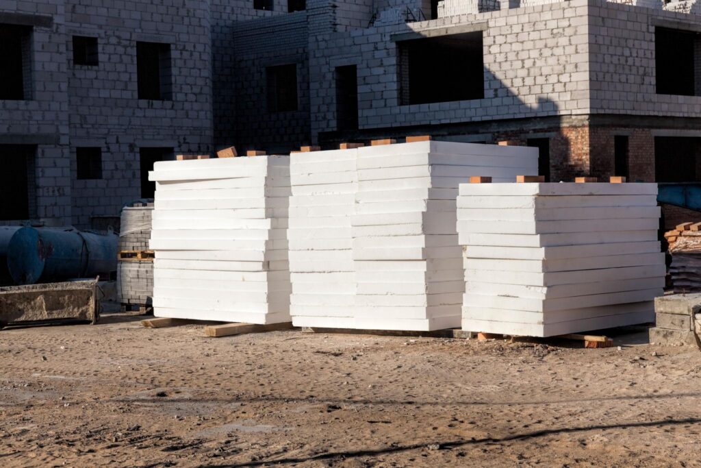 Costurile materialelor schimbă calculele de pe șantiere. Cum sunt influențate bugetele construcțiilor rezidențiale de scumpirile din ultimul an