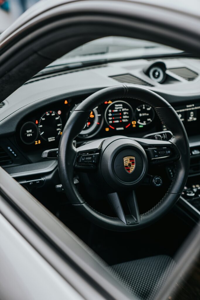 Porsche a livrat mai puține mașini în prima jumătate a anului. Producătorul german raportează un declin de 16% 